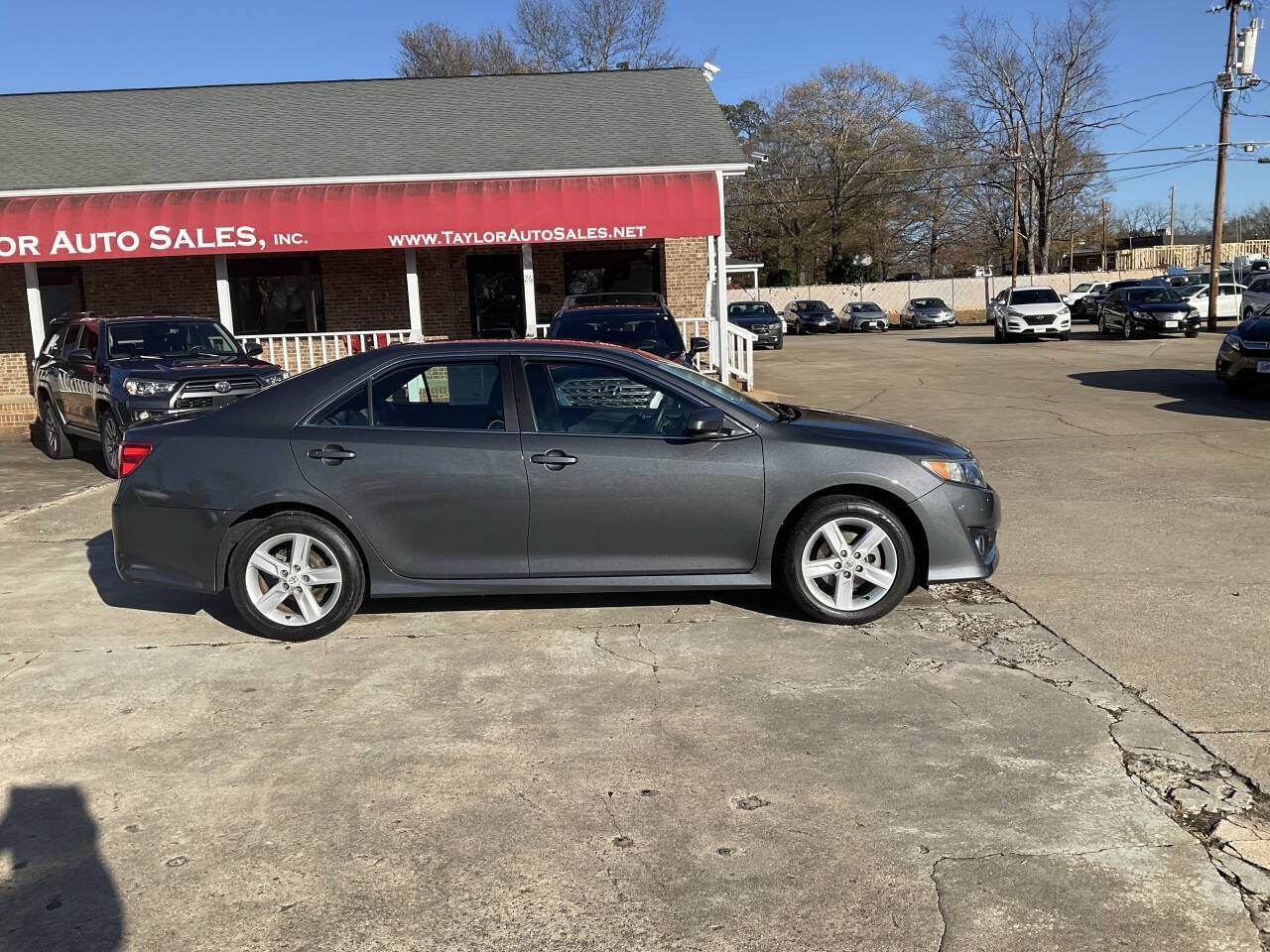 Used 2012 Toyota Camry SE FWD image 2