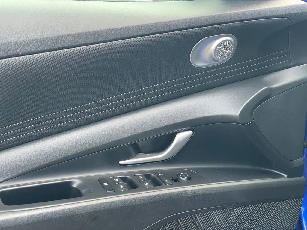 Used 2023 Hyundai Elantra SEL image 11