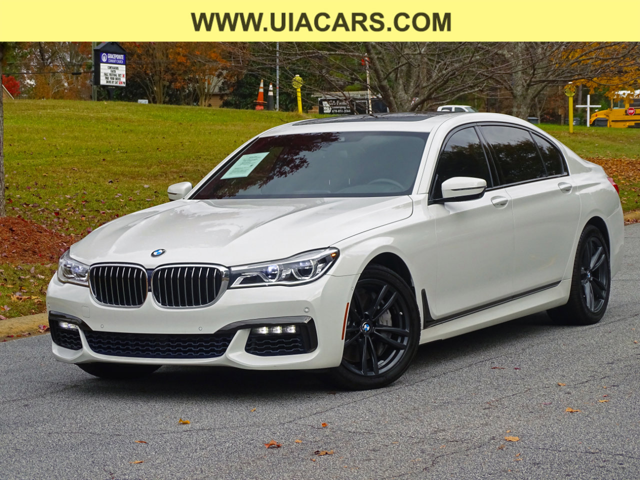 Used 2018 BMW 750i image 2