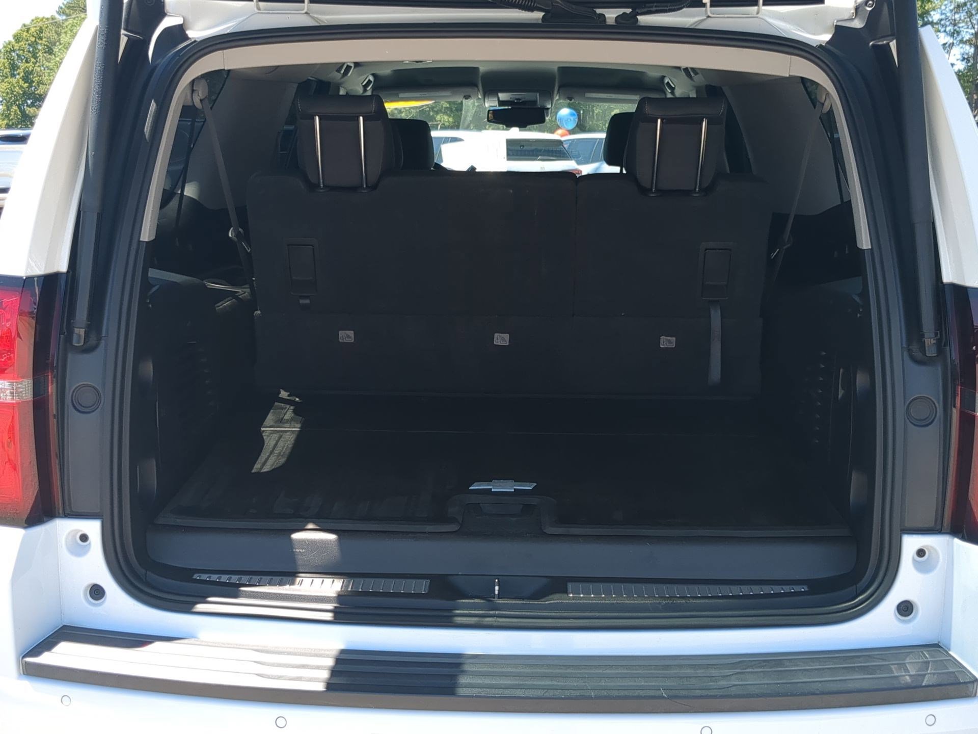Used 2019 Chevrolet Suburban LT RWD image 23