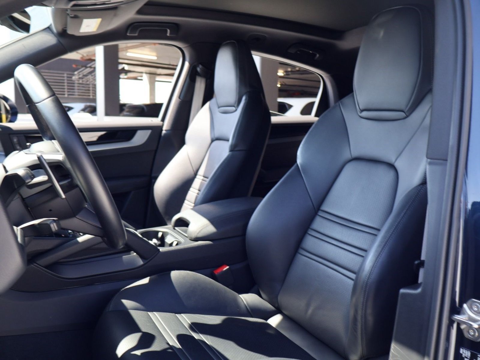 Certified 2024 Porsche Cayenne Coupe AWD/4WD image 5