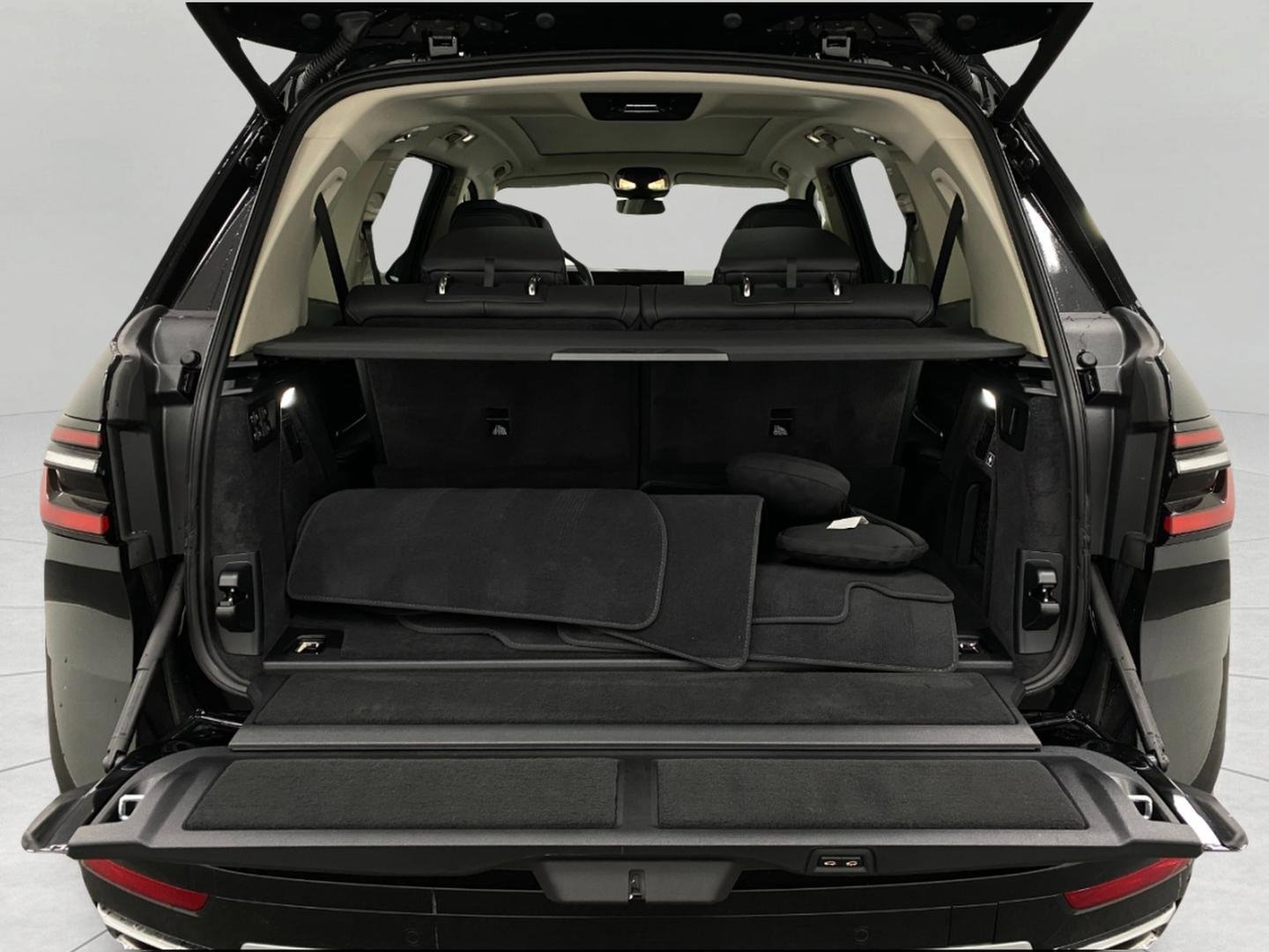 Certified 2026 BMW X7 xDrive40i image 8