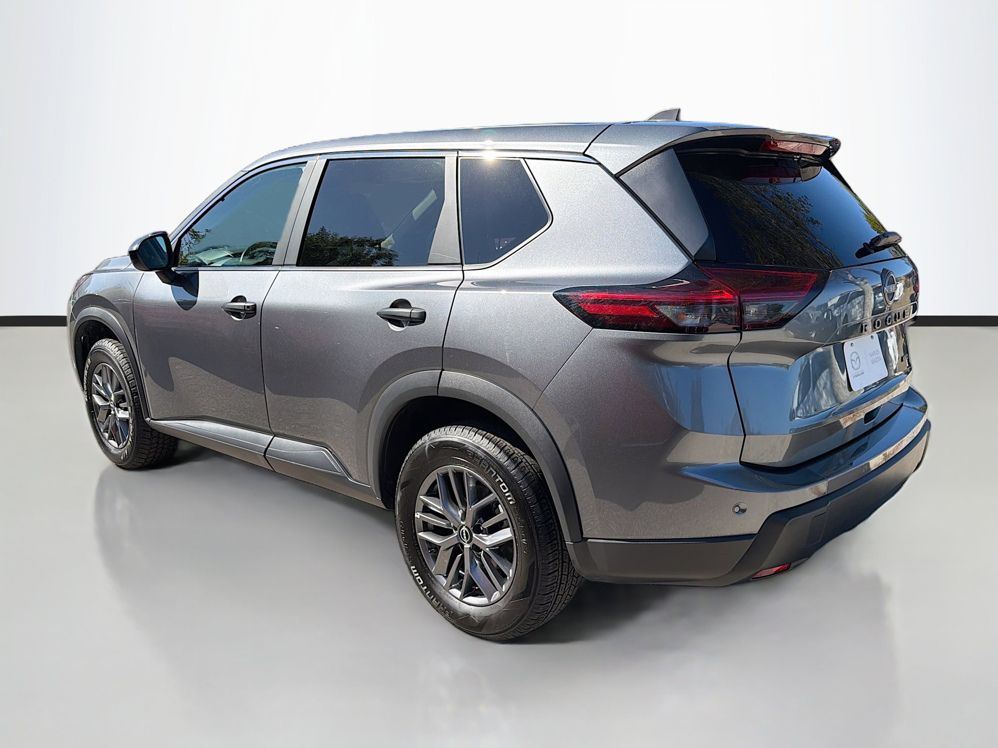 Used 2024 Nissan Rogue S image 5