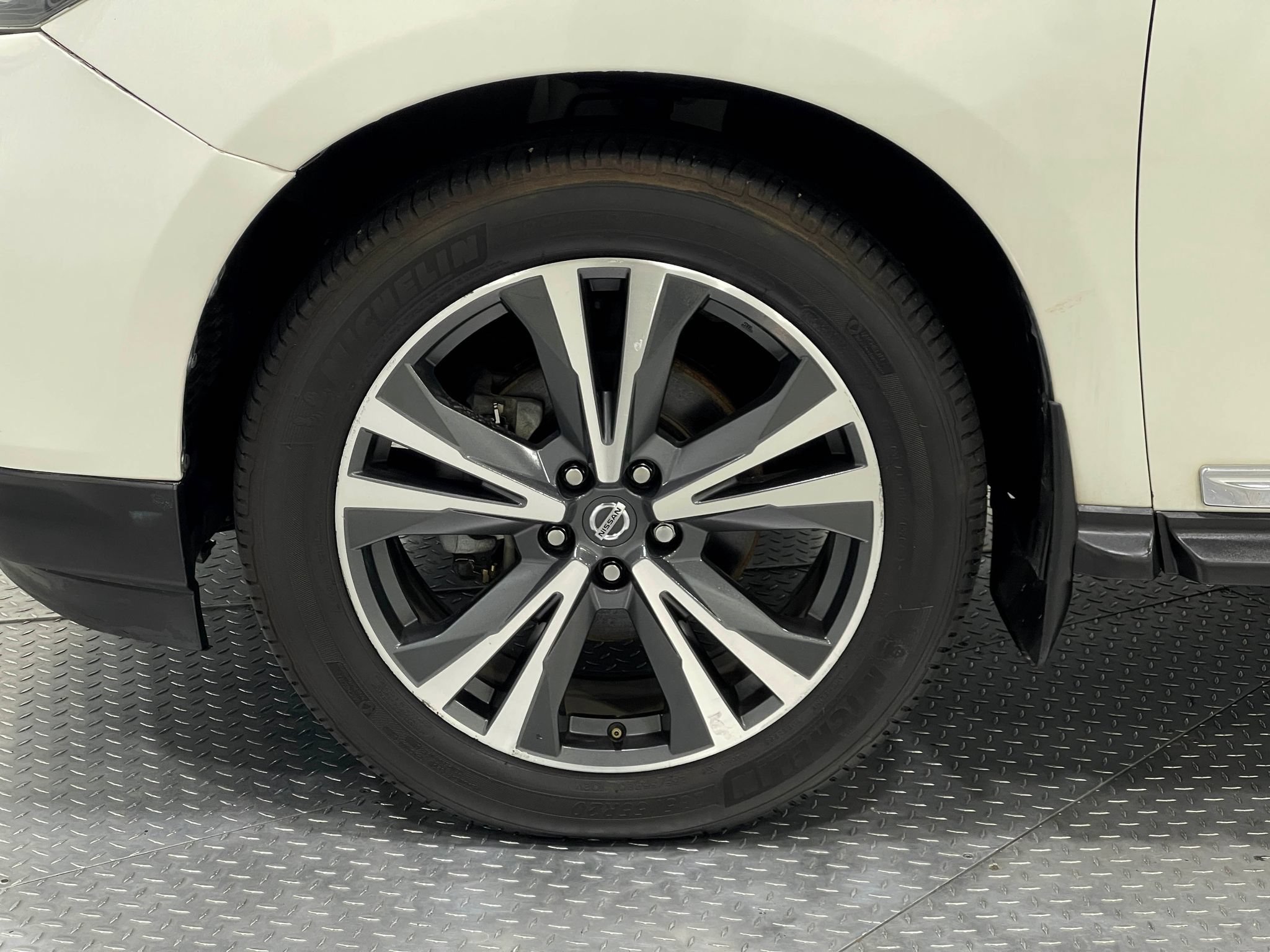 Used 2019 Nissan Pathfinder Platinum w/ Cargo Package AWD/4WD image 37