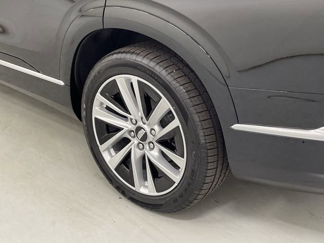 New 2026 Cadillac Vistiq Luxury w/ LPO, Floor Liner Package image 18