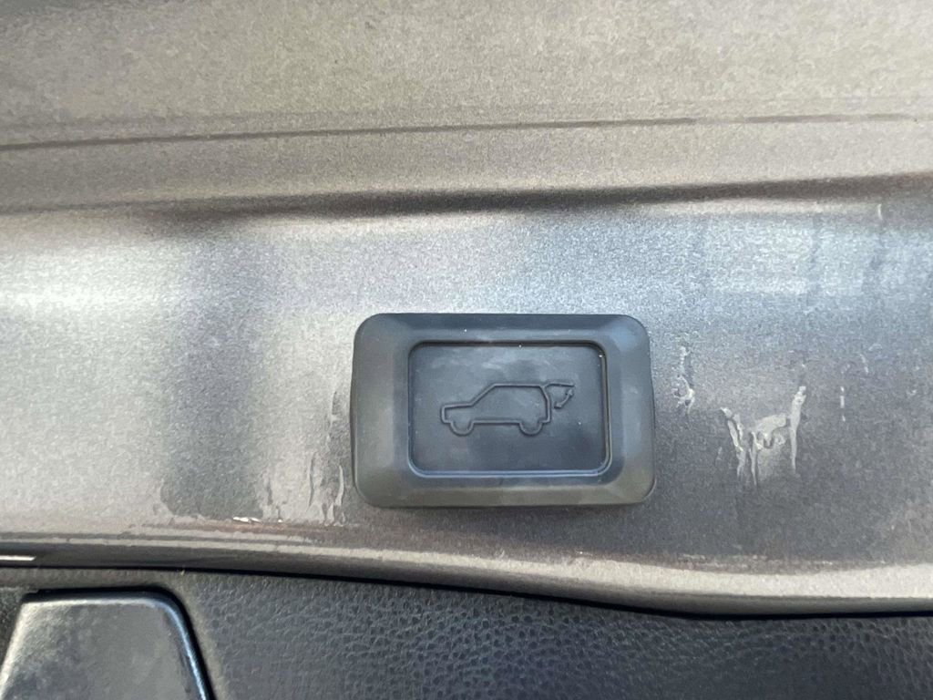 Used 2025 Toyota RAV4 XLE Premium FWD image 22