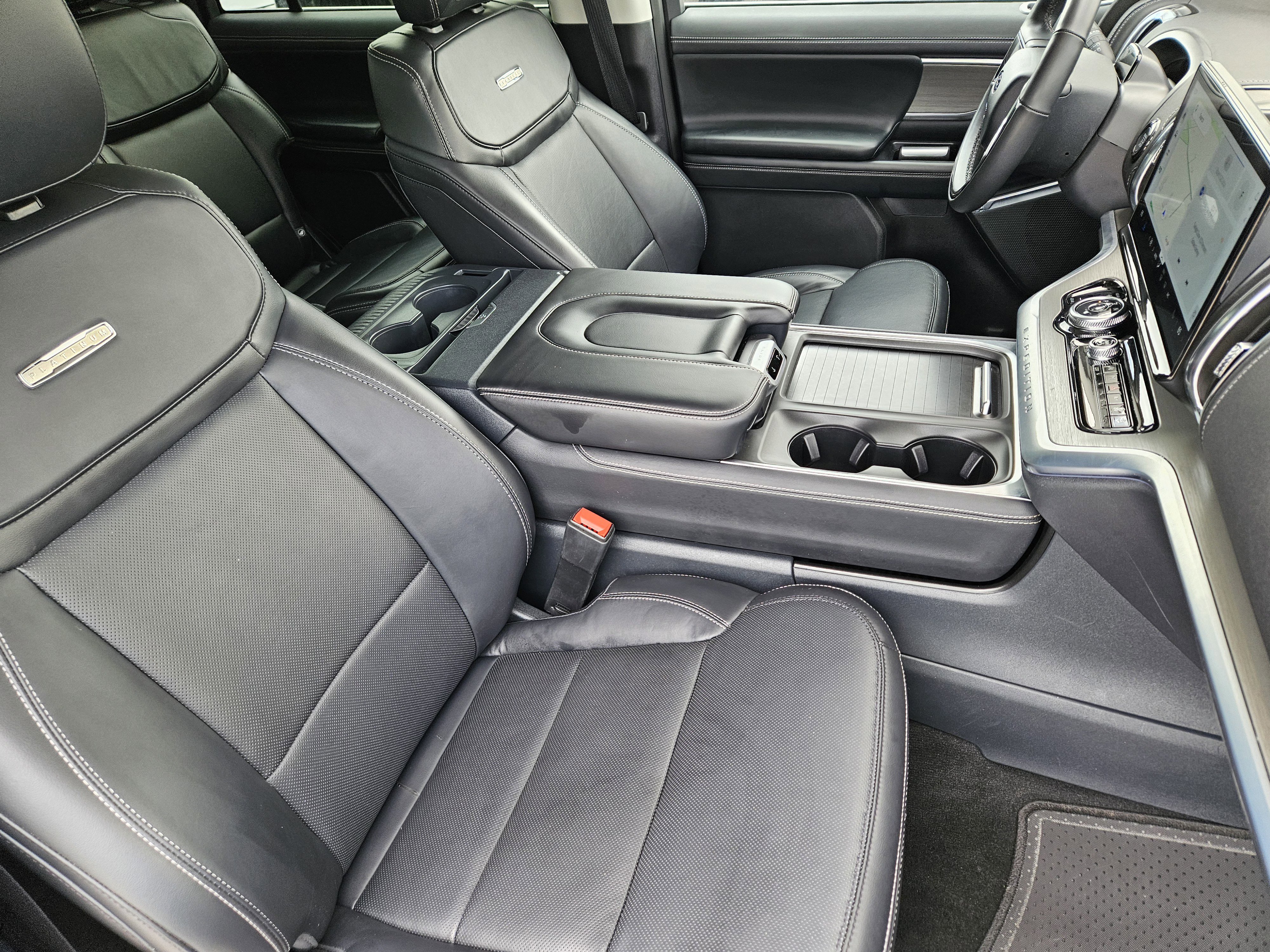 Used 2025 Ford Expedition Platinum AWD/4WD image 14