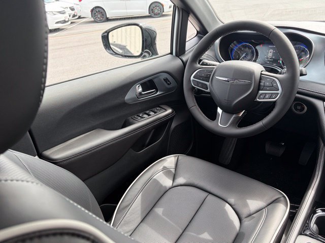 New 2026 Chrysler Pacifica Limited FWD image 37