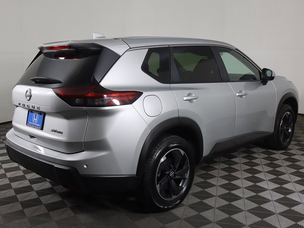 Used 2024 Nissan Rogue SV AWD/4WD image 8