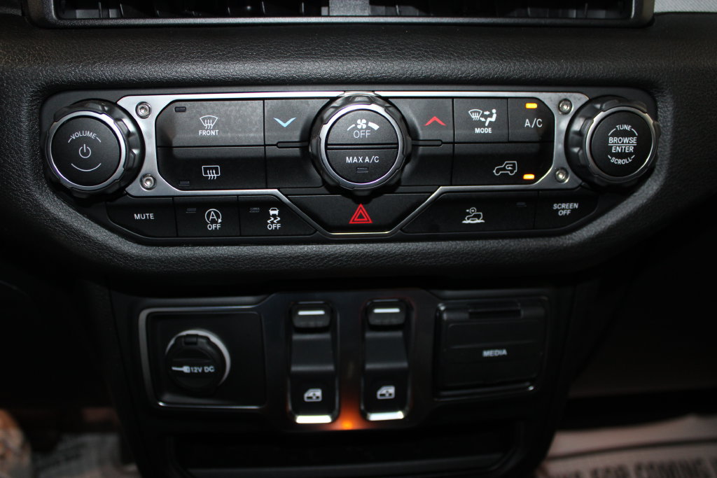 Used 2024 Jeep Wrangler Sport AWD/4WD image 40