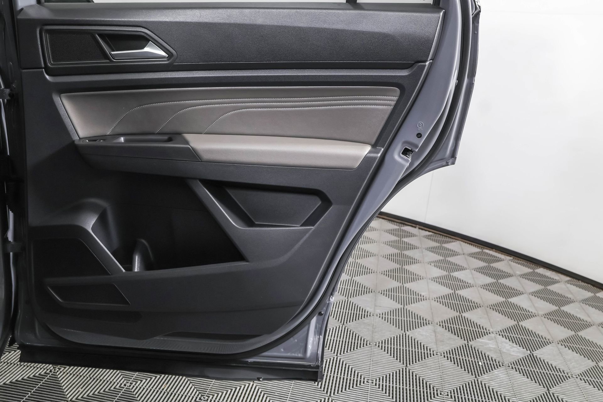 Used 2022 Volkswagen Atlas Cross Sport SEL image 45