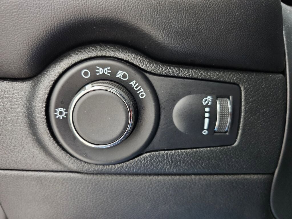 Used 2025 Dodge Durango GT AWD/4WD image 25