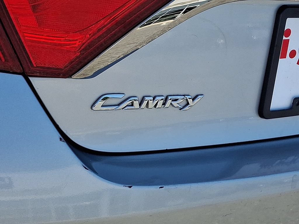 Used 2015 Toyota Camry SE FWD image 30