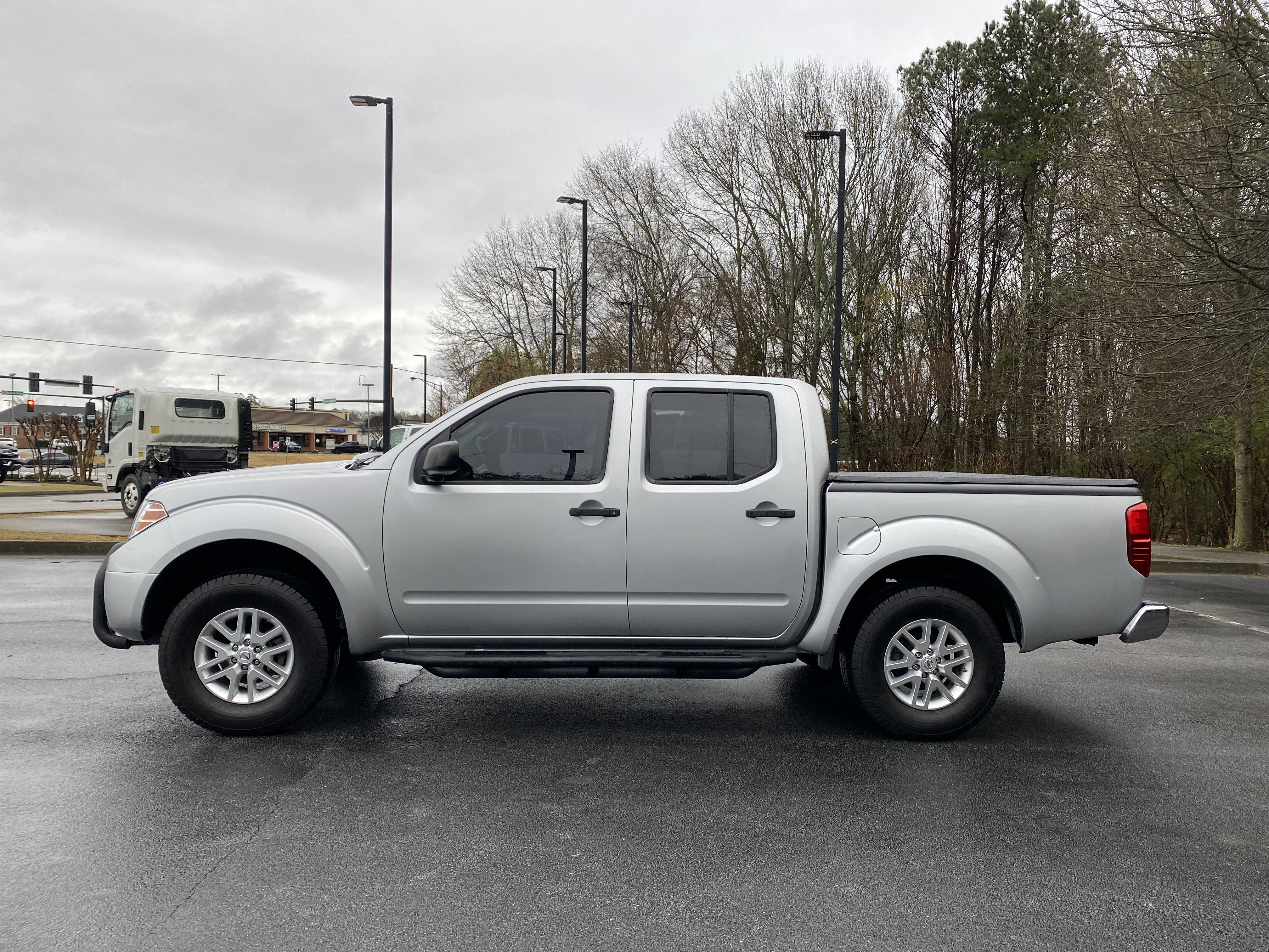 Used 2016 Nissan Frontier SV image 6