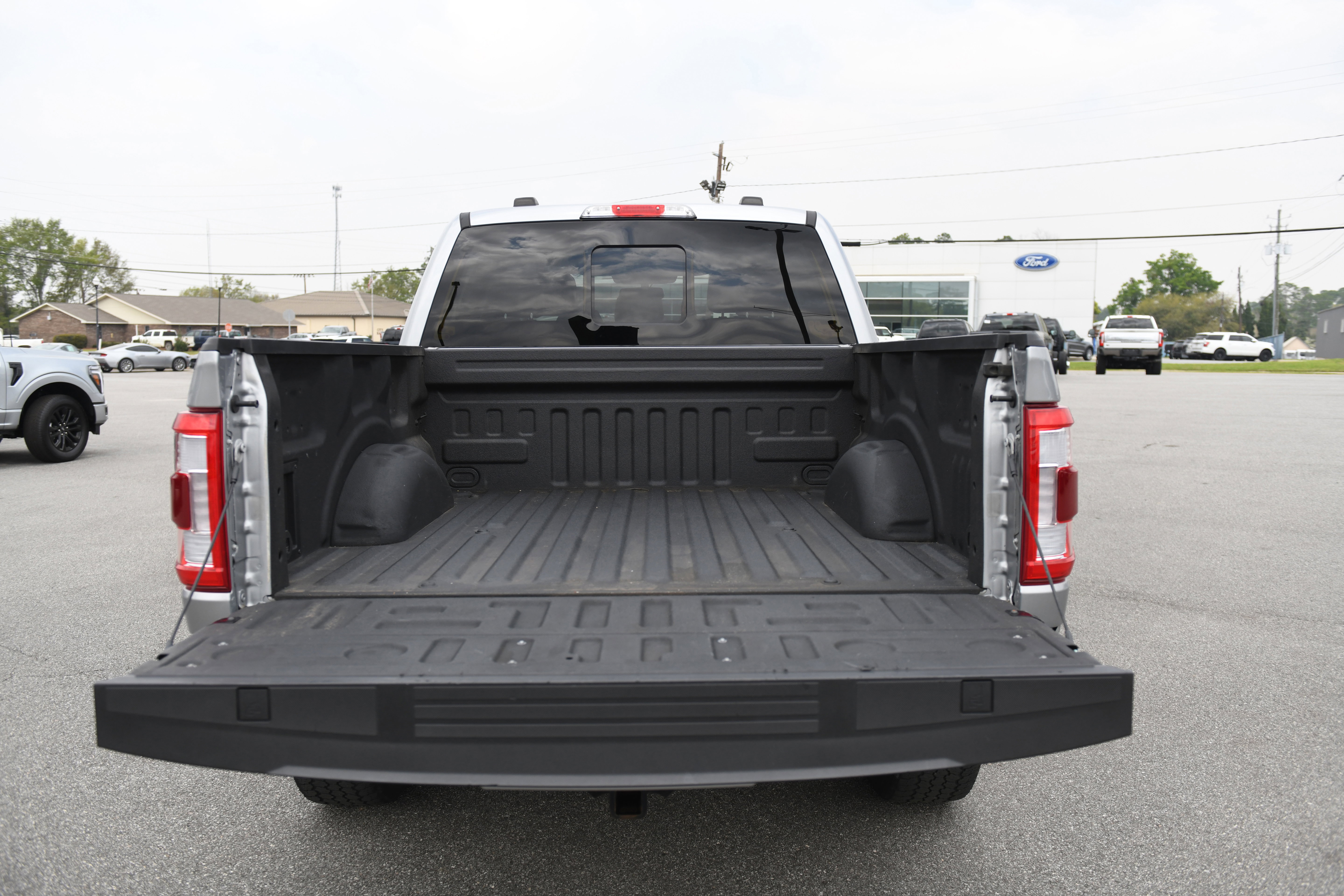 Used 2023 Ford F150 Lariat w/ Max Trailer Tow Package image 14