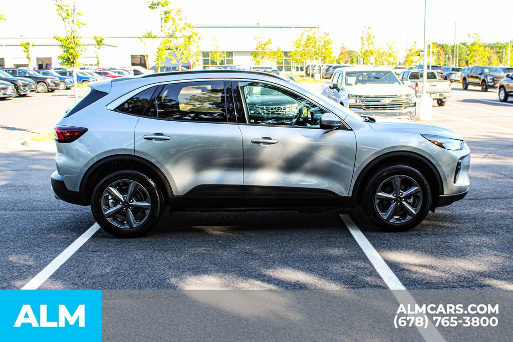 Used 2023 Ford Escape SE image 9