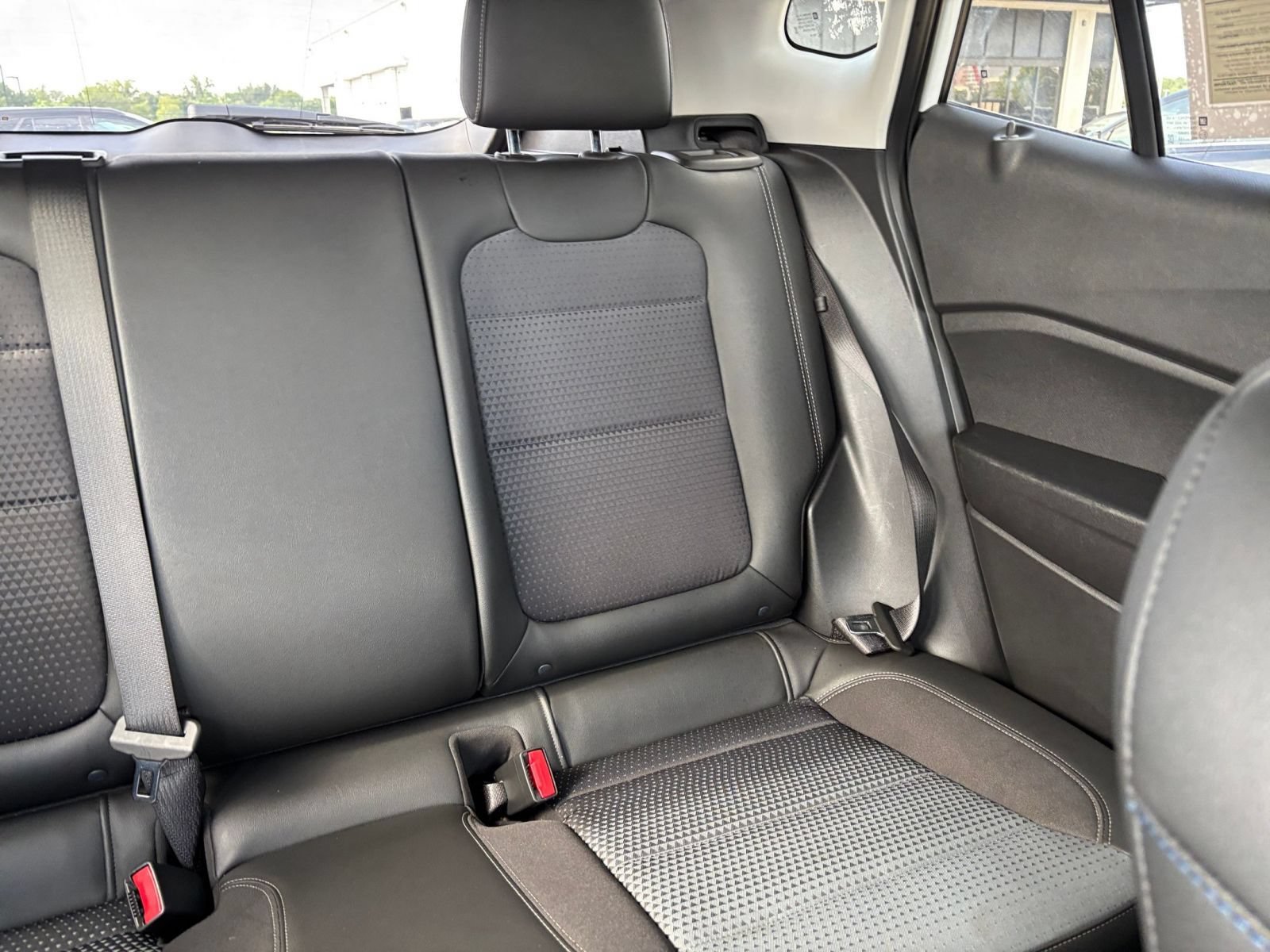 Used 2025 Chevrolet Trax LT w/ LT Convenience Package FWD image 31