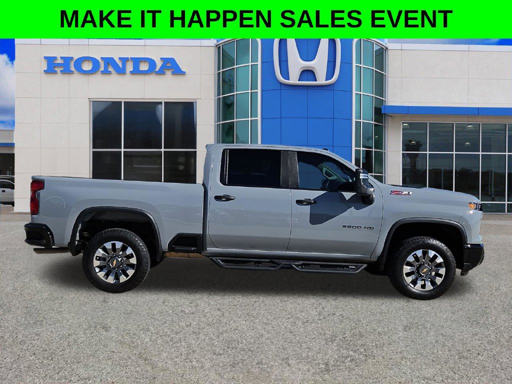 Used 2025 Chevrolet Silverado 2500 Custom w/ Custom Value Package AWD/4WD image 2