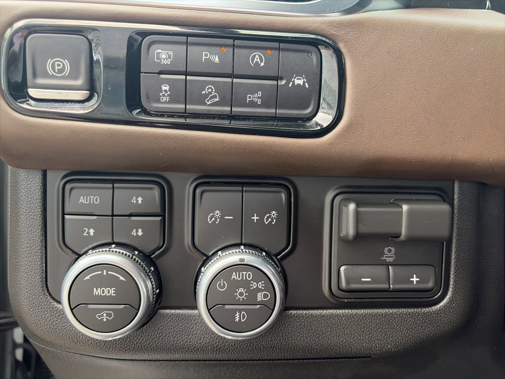 Used 2026 GMC Yukon Denali Ultimate AWD/4WD image 14