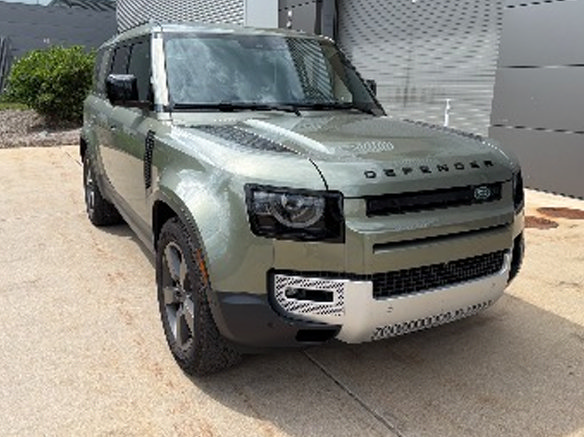 Used 2025 Land Rover Defender 130 S AWD/4WD image 4