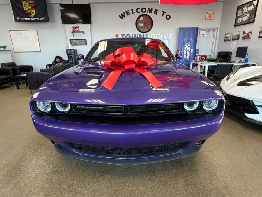 Used 2018 Dodge Challenger SXT w/ Super Sport Group (SS/T) RWD image 12