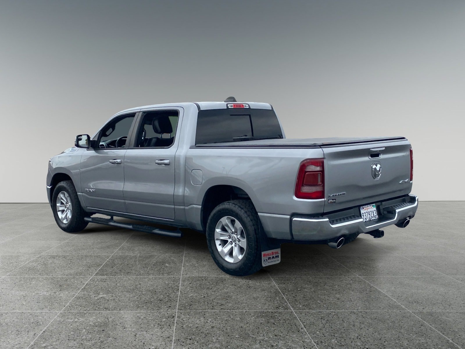 Used 2024 RAM 1500 Laramie AWD/4WD image 3