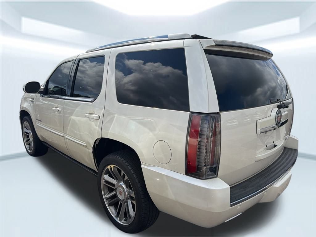 Used 2013 Cadillac Escalade Premium image 17