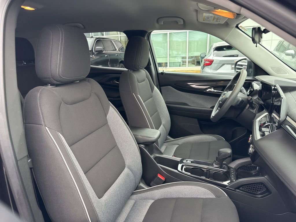 Used 2024 Chevrolet TrailBlazer LT w/ Driver Confidence Package image 18
