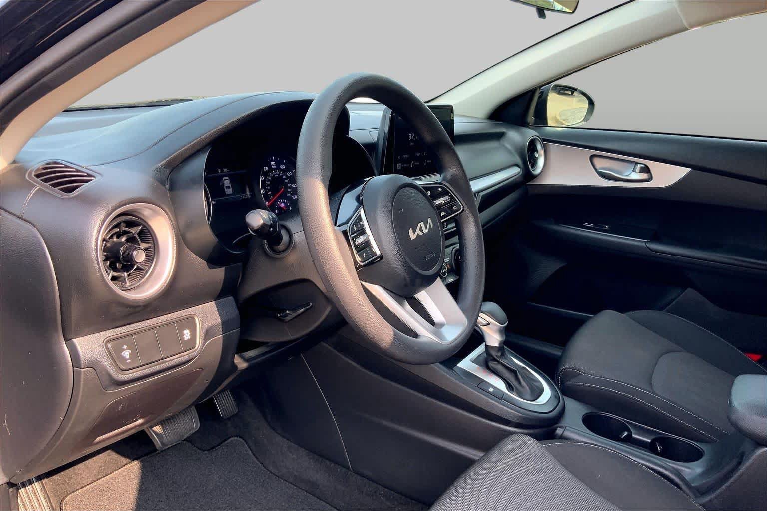 Used 2022 Kia Forte LXS FWD image 17