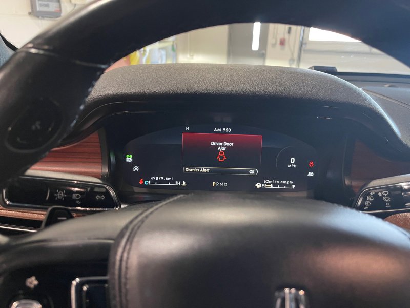 Used 2023 Lincoln Aviator Reserve w/ Equipment Group 201A image 10