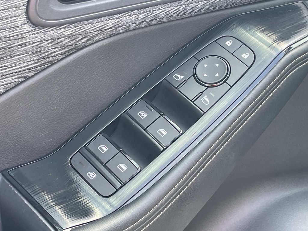 Used 2023 Nissan Rogue SV image 15