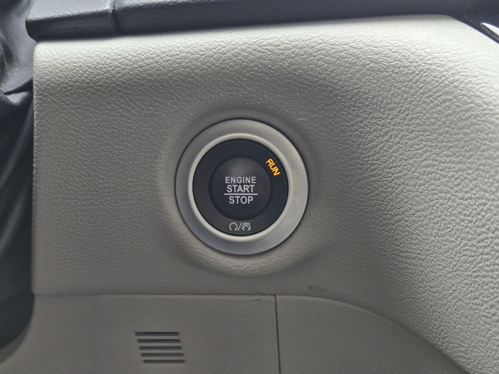 Used 2023 Chrysler Pacifica Touring-L FWD image 23