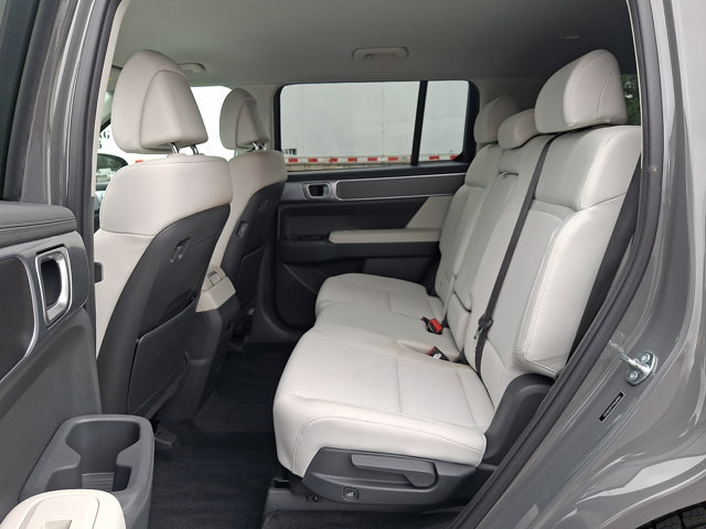 Used 2025 Hyundai Santa Fe SE AWD/4WD image 9