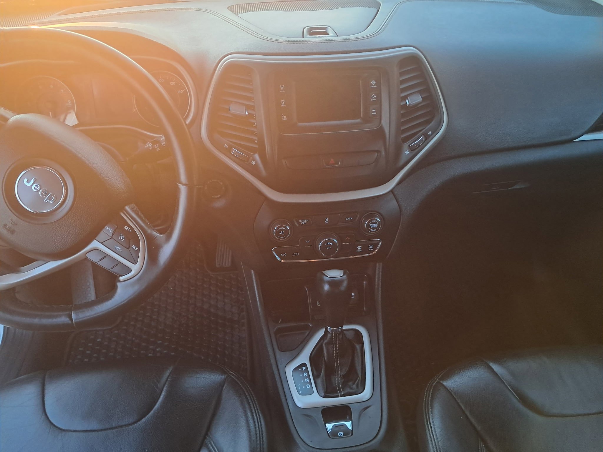 Used 2016 Jeep Cherokee Sport w/ Cold Weather Group FWD image 6