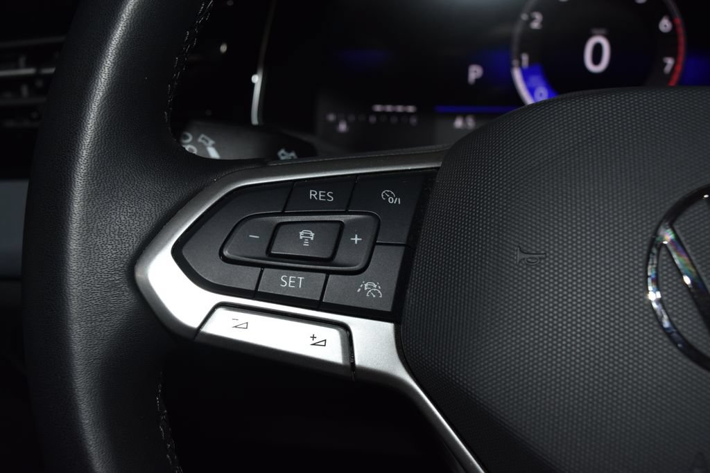 Used 2025 Volkswagen Jetta SE FWD image 9