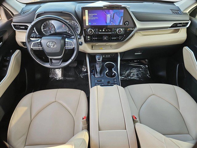 Used 2023 Toyota Highlander XLE w/ Protection Package #3 (TMS) AWD/4WD image 24