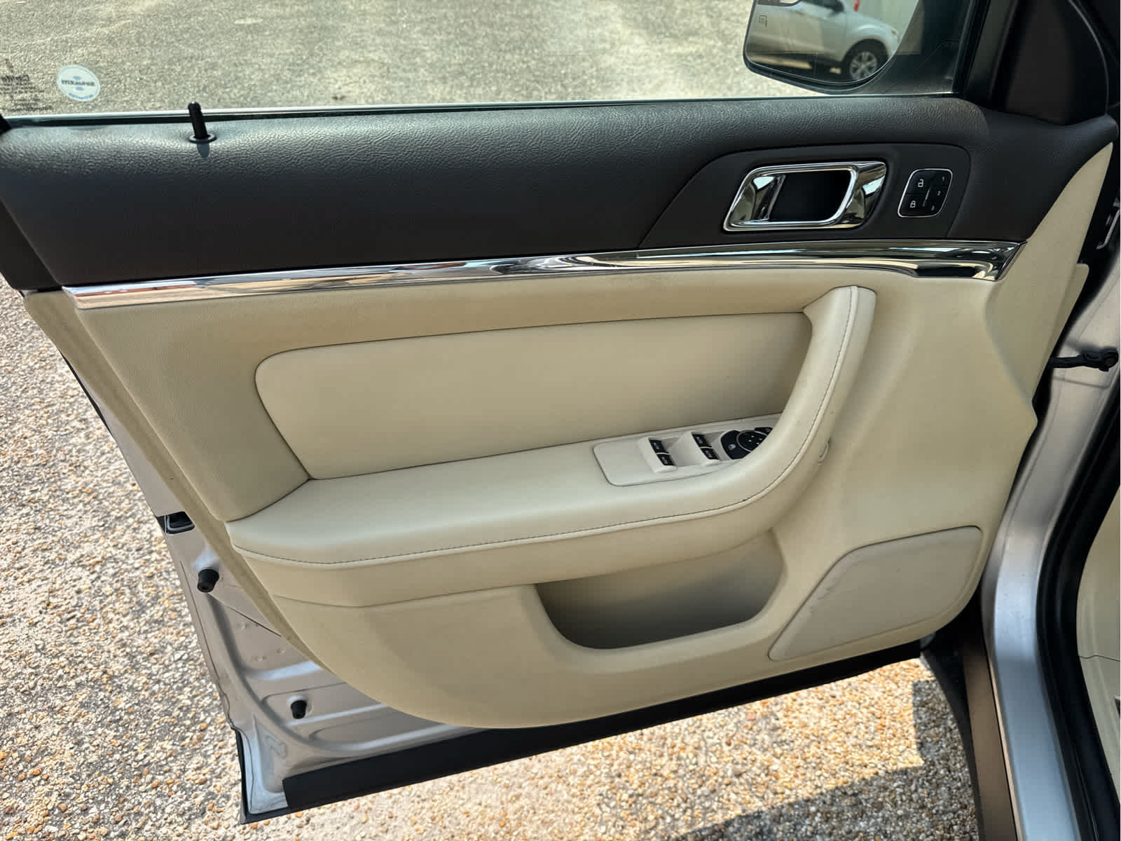 Used 2013 Lincoln MKS FWD image 19