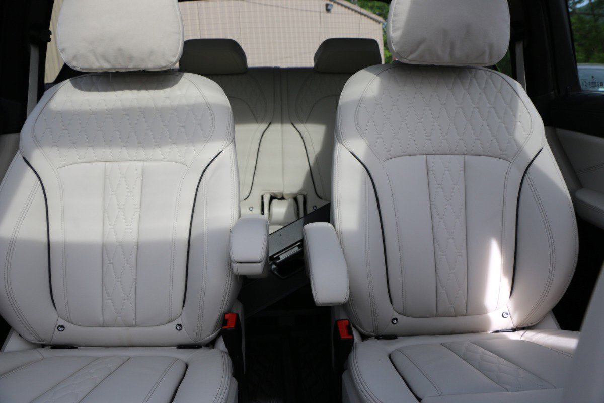 Used 2026 BMW X7 xDrive40i w/ Executive Package image 36