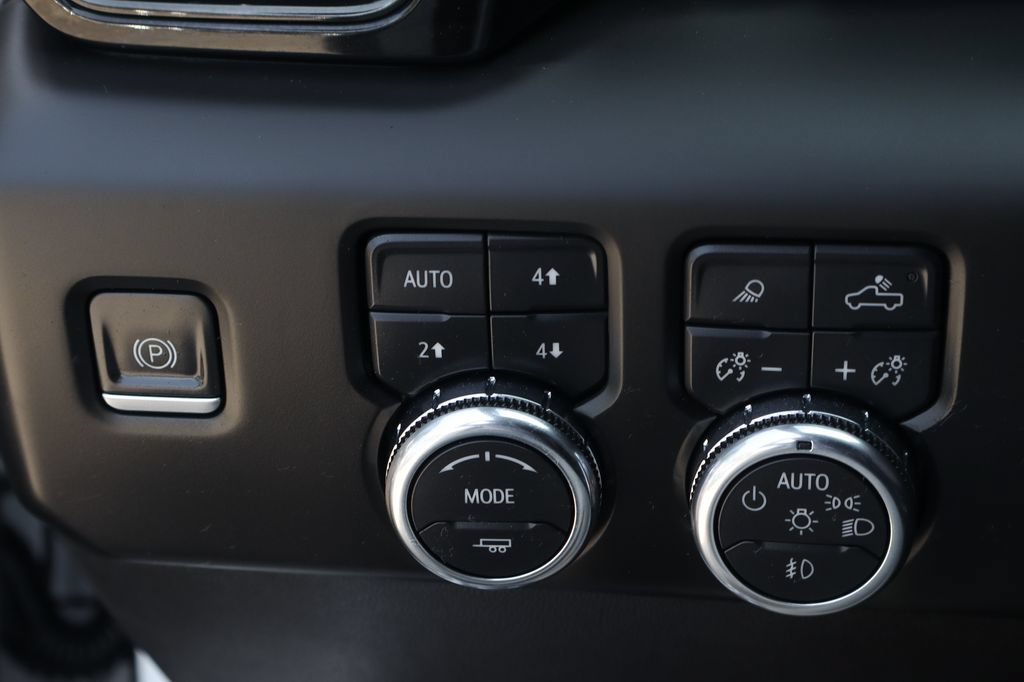 Used 2023 GMC Sierra 1500 AT4 w/ Technology Package AWD/4WD image 25