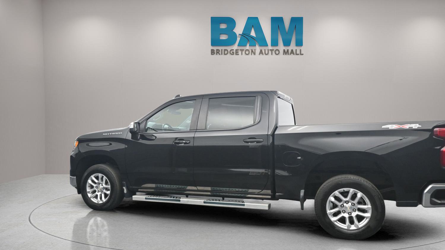 Used 2022 Chevrolet Silverado 1500 LT AWD/4WD image 5