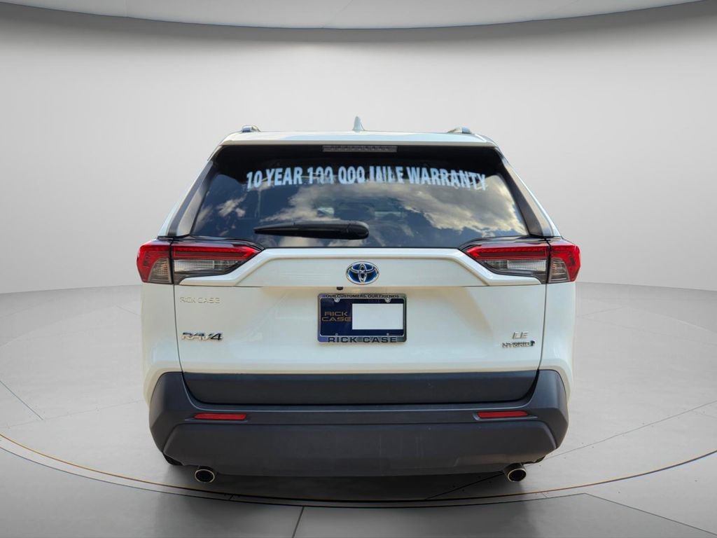 Used 2019 Toyota RAV4 LE w/ Carpet Mat Package AWD/4WD image 5