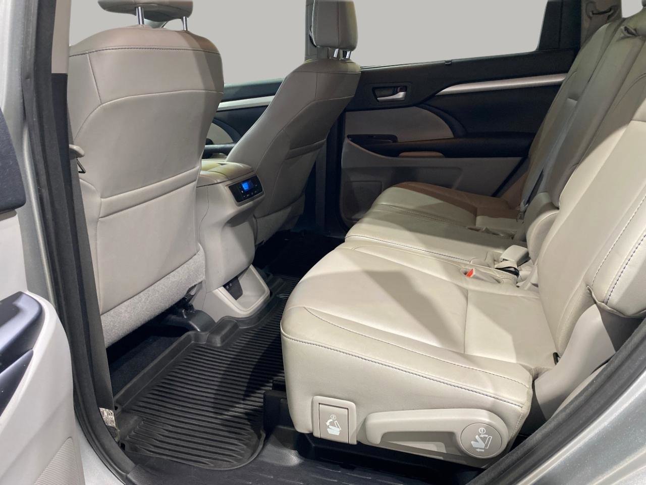 Used 2017 Toyota Highlander XLE image 21