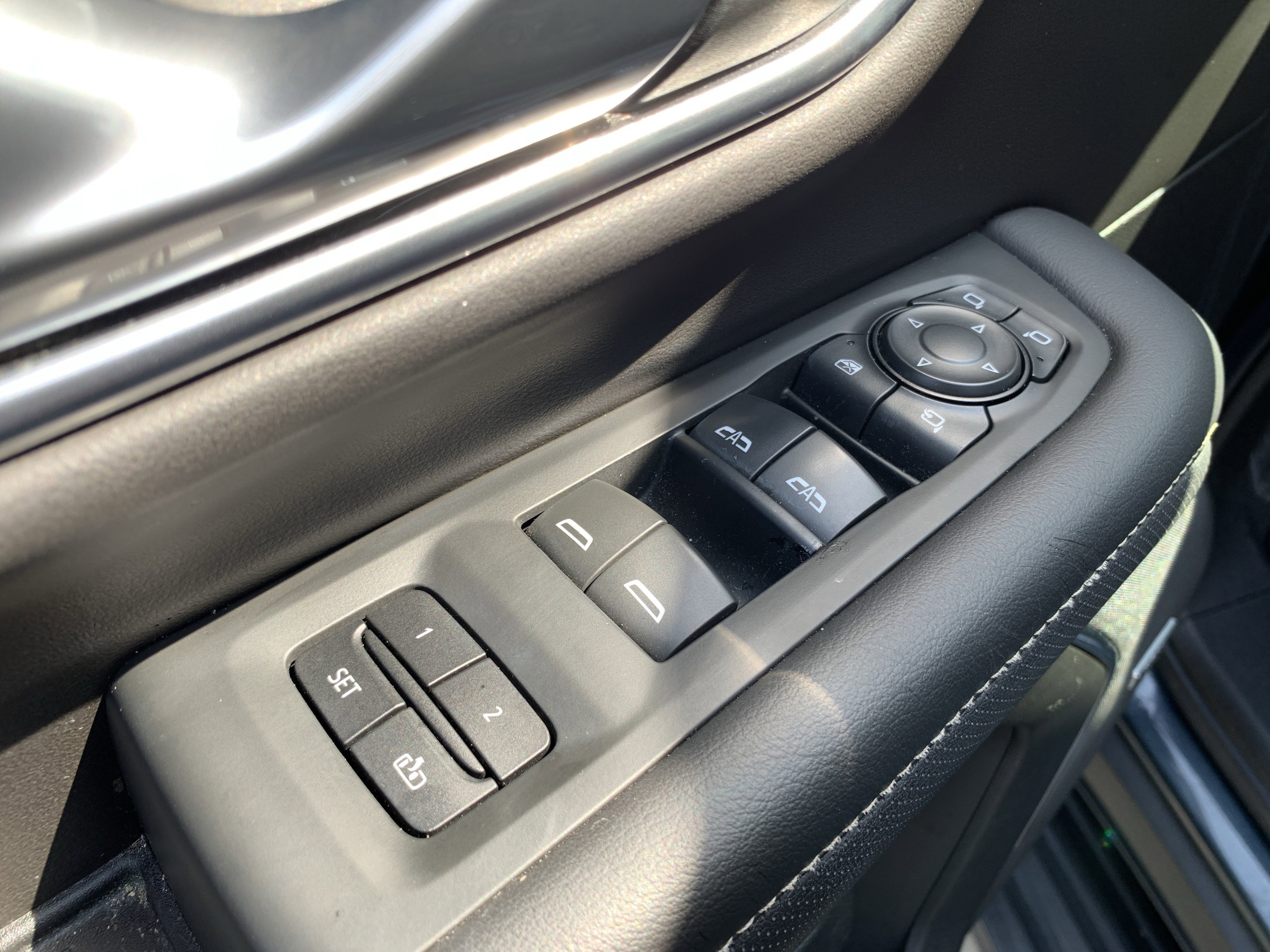 Used 2021 GMC Yukon XL SLT w/ SLT Premium Package image 15