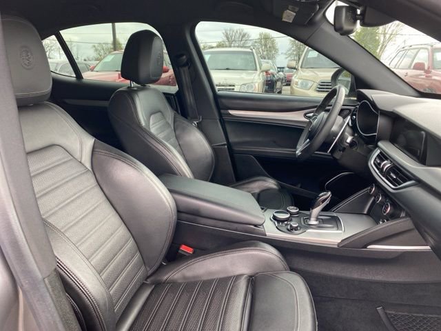 Used 2018 Alfa Romeo Stelvio Ti Sport image 29