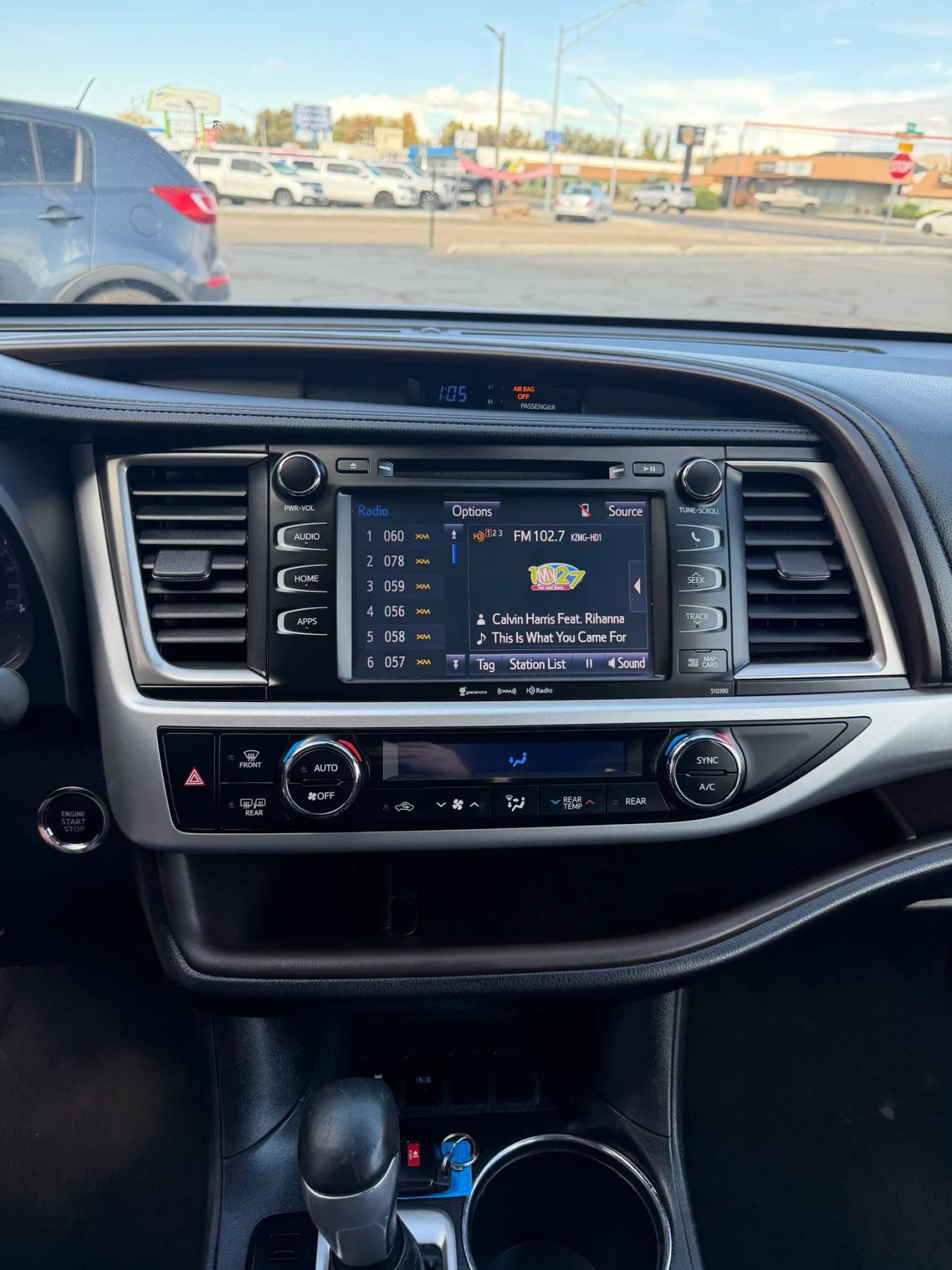 Used 2019 Toyota Highlander XLE FWD image 28