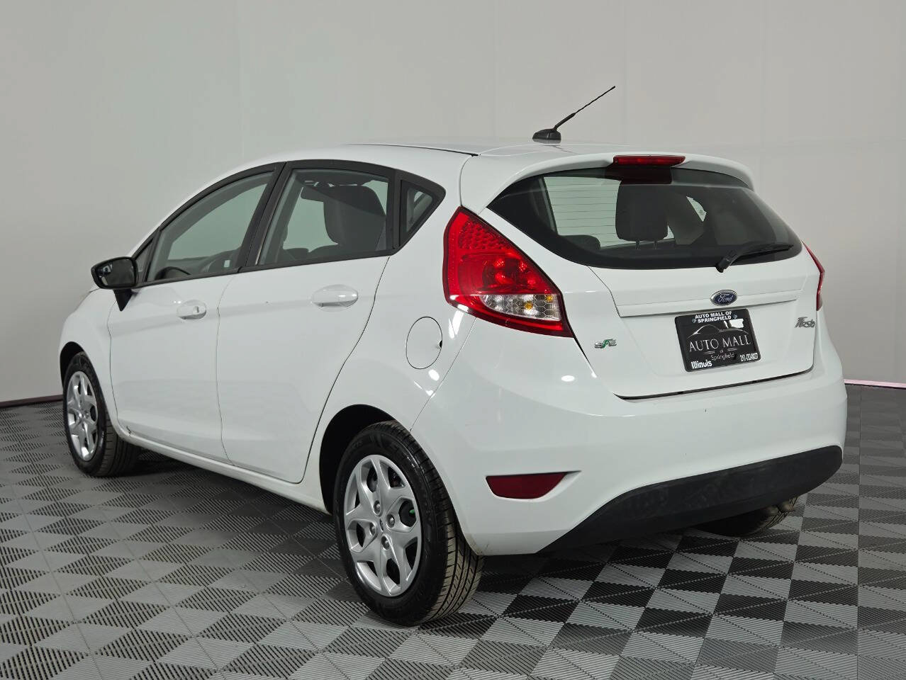 Used 2012 Ford Fiesta SE w/ Super Fuel Economy Pkg FWD image 5