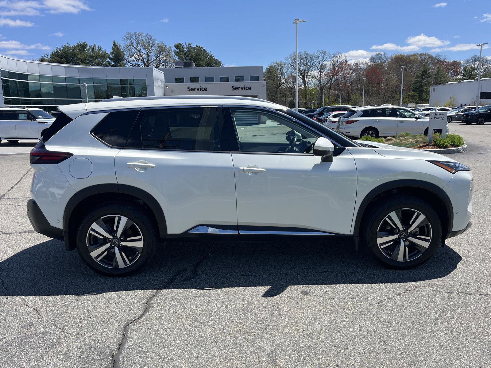 Used 2023 Nissan Rogue SL w/ SL Premium Package AWD/4WD image 3