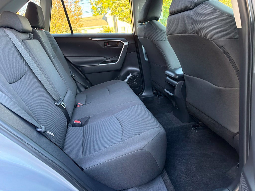 Used 2021 Toyota RAV4 LE AWD/4WD image 26