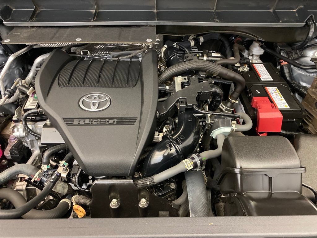 Used 2024 Toyota Highlander XLE FWD image 27
