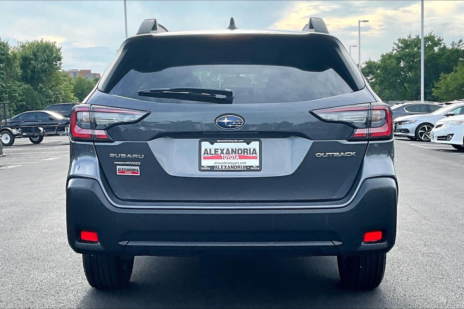Used 2024 Subaru Outback Premium AWD/4WD image 4